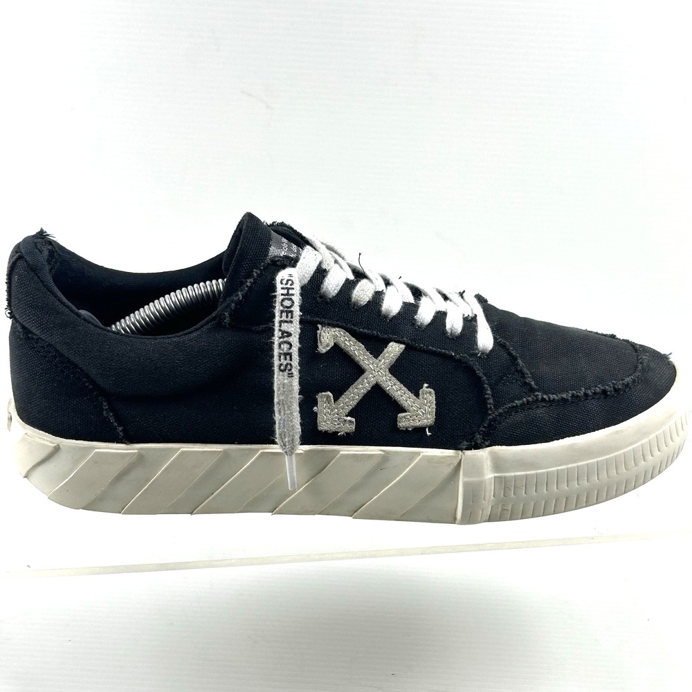 Off-White Size 9 EU 39 Virgil Abloh Vulcanized Canvas Sneakers Black White Women